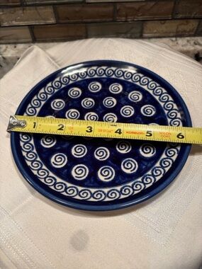 Blue Ceramic Spiral Accent Plate – Decorative Dinnerware